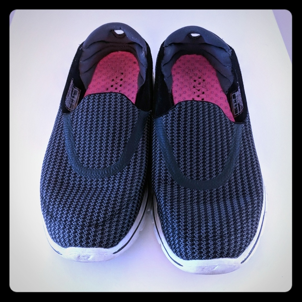 Skechers GOGA pillars